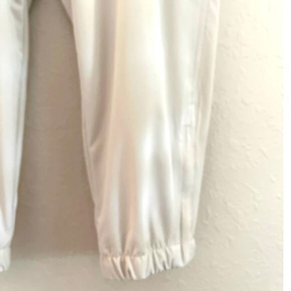 Old Navy Jogger Cargo Pants Womens Size L Cream Lined Stretch Casual Travel - Picture 3 of 16